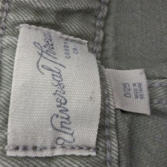 universal thread grey,destressed 5 pocket denim blue jeans shorts - Picture 2 of 4